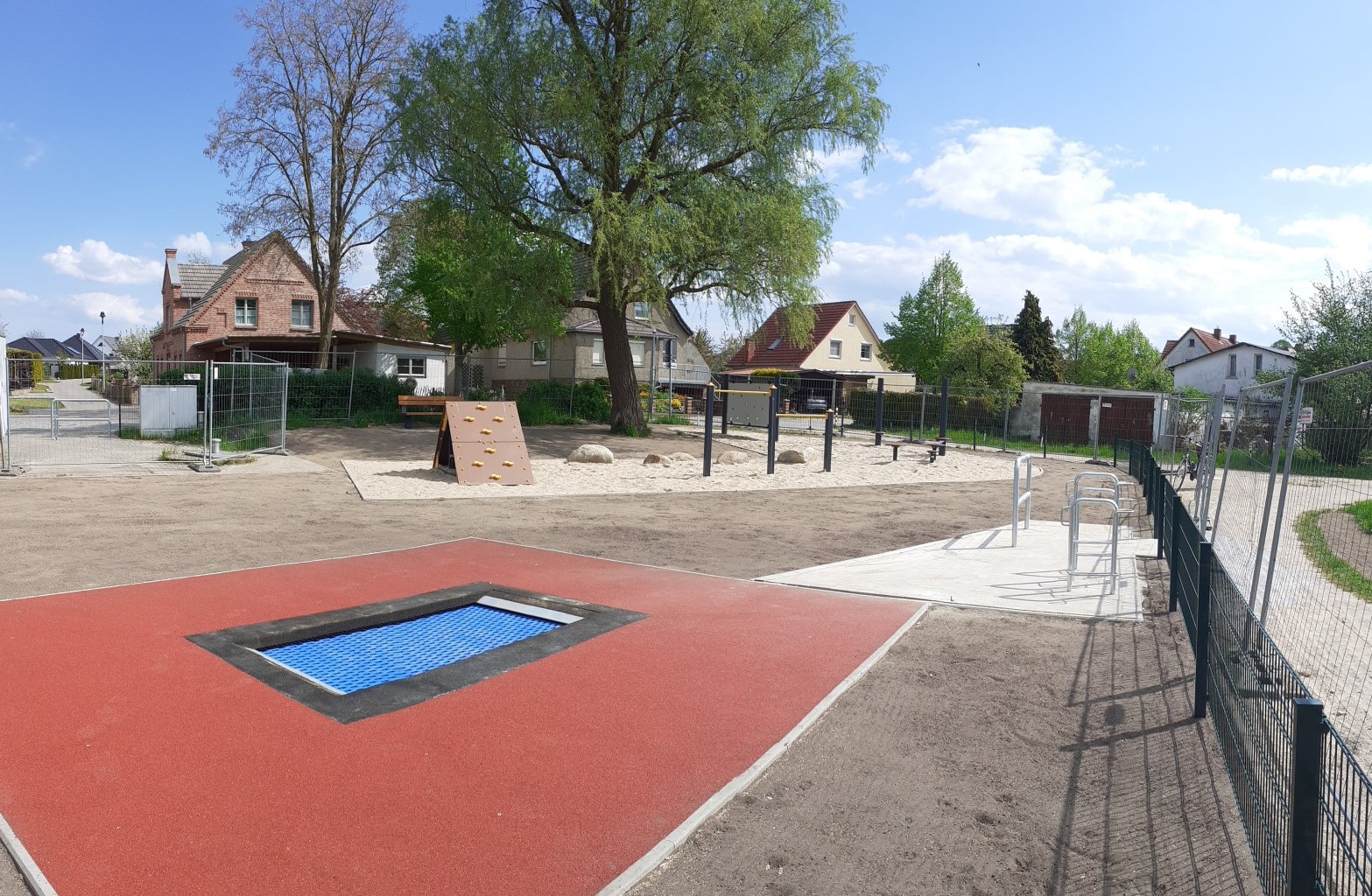 Rund 60.000 Euro investiert Neubau des Spielplatzes in Weitin